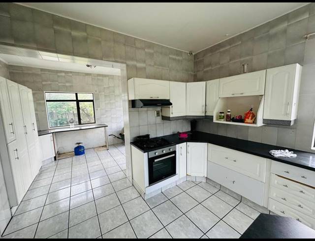 10 BEDROOM HOUSE FOR SALE IN DELVILLE